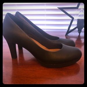 Clarks Collection Cushion Worn Once Black 6.5 3”